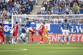 Los chilenos pasan a segundo plano con el nuevo DT: Sevilla cae ante el colista Oviedo y queda a dos puntos del descenso