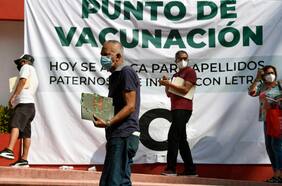 Problemas en la logística y lentitud: el retrato de la vacunación en América Latina