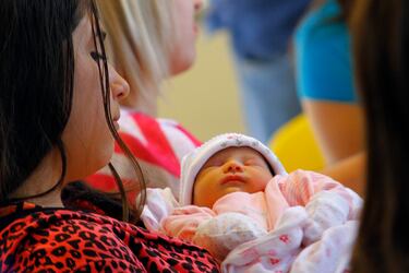 Mujeres chilenas tienen en promedio 1,5 hijos, el más bajo de América Latina