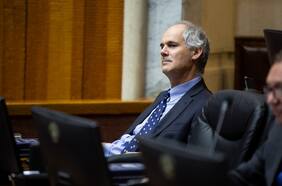 Candidatos que quedaron fuera, acusaciones de agresiones y una denuncia en la PDI: el caos que se desató en RN tras la inscripción municipal