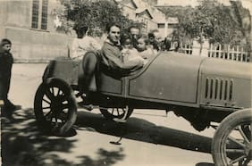 ¿Cómo era la vida en el país hace un siglo? Dan a conocer más de 1.000 fotos inéditas de Chile del siglo pasado