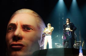 Los que pueden, pueden: los insaciables CA7RIEL y Paco Amoroso dan uno de los mejores shows del año en Chile