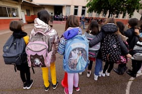 Francia probará el uniforme en las escuelas públicas a partir de la primavera