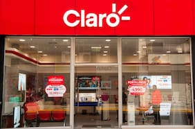 Sernac solicita a Claro que compense a usuarios por cobros indebidos de roaming en viajes a Argentina