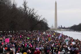 Masiva manifestación en Washington DC  en contra de la investidura de Trump