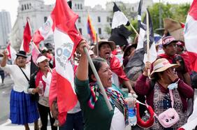 Protestas en Perú ponen de manifiesto la desconexión entre la élite de Lima y las regiones