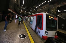 Disparan a pasajero al interior de estación Los Dominicos de la Línea 1 del Metro