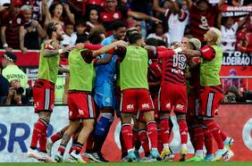 Humillación entre semifinalistas de la Libertadores: Flamengo golea 5-0 a Athletico Paranaense con Arturo Vidal en cancha