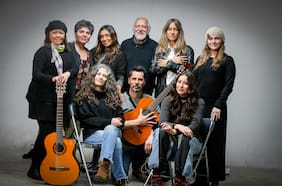 Quilapayún sin barbas y sin ponchos: el íntimo ensayo de la Cantata Santa María de Iquique con voz de mujer