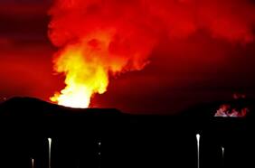 Registran una nueva erupción volcánica en Islandia y la lava amenaza con llegar a Grindavík