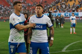 Nicolás Castillo nuevamente pierde el control y encara a los jugadores de la U