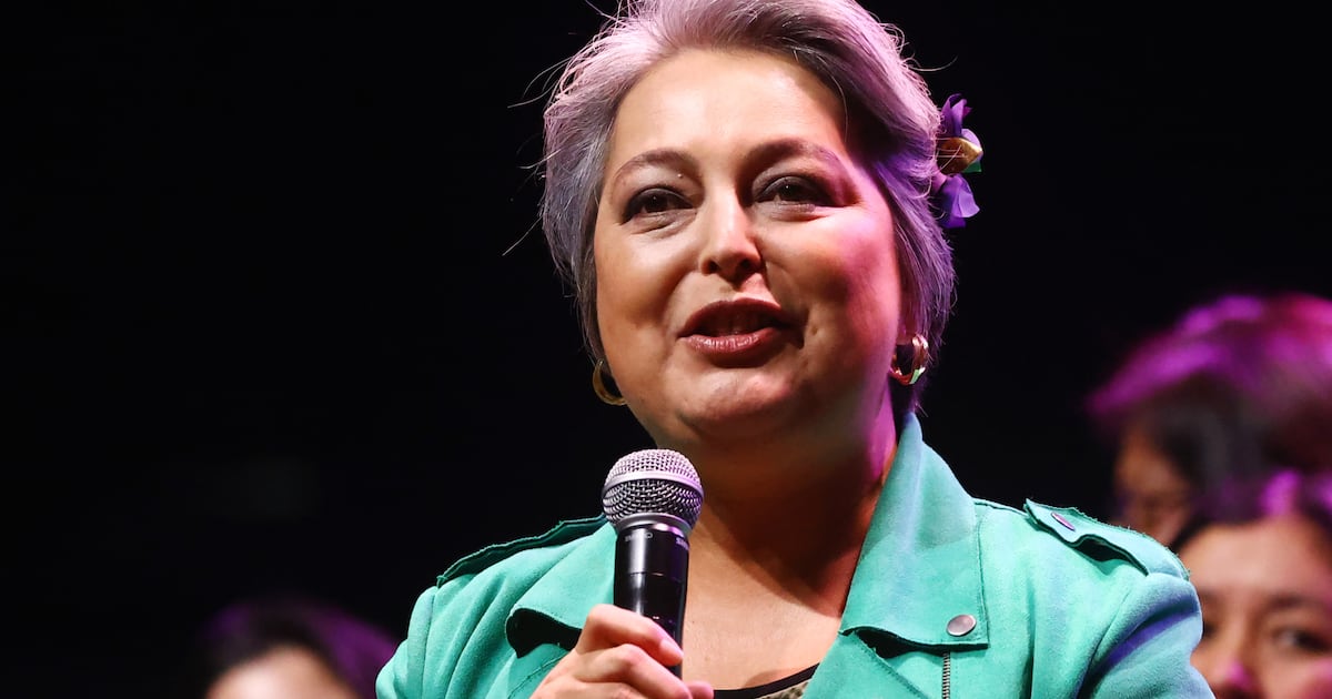 Jara desafía suspensión en el PC: la candidata que decide su destino político