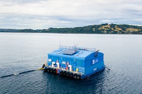 De desarmar un barco viejo en Puerto Varas a venderle oxígeno a los gigantes salmoneros del mundo