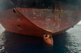 Cómo sobrevivieron los cuatro migrantes que cruzaron el Atlántico escondidos en el timón de un barco