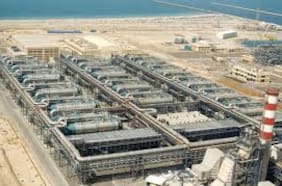 Emiratos Árabes Unidos intercepta tres misiles procedentes de Irán pese al alto el fuego en vigor