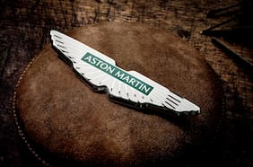 Nueva identidad: Aston Martin actualiza su icónico logo alado