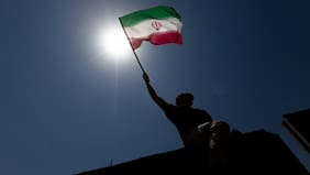 Irán amenaza con atacar intereses de países vecinos que respalden la ofensiva económica de EE.UU.