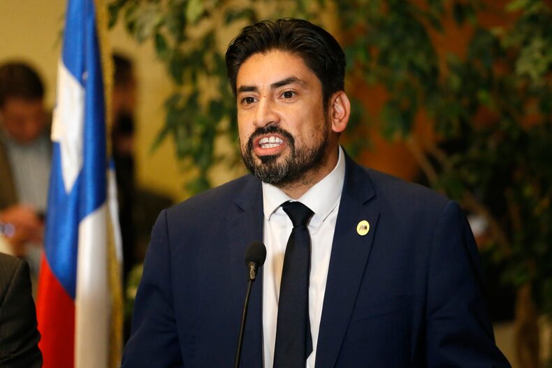 Diputado Rubén Oyarzo