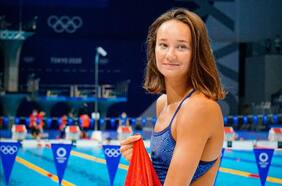 Nadadora de origen ucraniano sube foto pisando la bandera rusa y enfurece al Kremlin