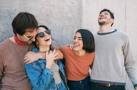 ¿Amigos por placer o utilidad? Estos son los consejos de Aristóteles para conservar la amistad