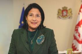 La presidenta de Georgia anuncia que seguirá en el cargo tras declarar ilegítimo el proceso de sucesión