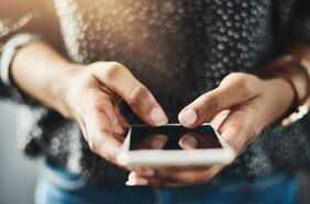 WhatsApp de apoderados: estudio dice que padres los consideran “infernales y agobiantes”