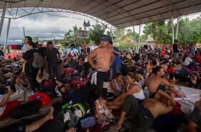 Caravana de miles de migrantes avanza por el sur de México hacia frontera con EE.UU.