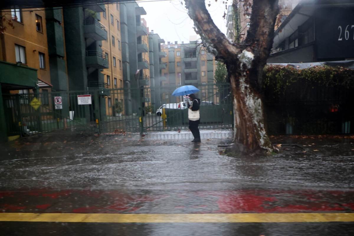 Este jueves llegaría “el temporal más intenso” de la semana: revisa las regiones y sectores afectados