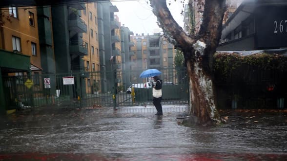 En qué sectores de la Región Metropolitana caerá lluvia este sábado, según el pronóstico
