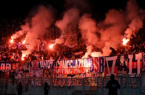 “Se tiene que dar por terminado”: el día en que la U exigió los puntos ante la UC tras un clásico suspendido por pirotecnia