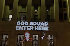 El “Escuadrón de Dios”: El poderoso comité del gobierno de Trump que eximió de las exigencias ambientales a la perforación en alta mar