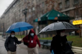Pronostican 90% de probabilidades de lluvia en Año Nuevo en Santiago: ¿a qué hora comenzarían?