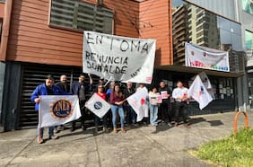 Funcionarios de INJUV se toman oficinas a nivel nacional: acusan “precarización laboral” y piden salida del director