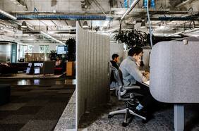 La tecnología, una de las primeras impulsoras del trabajo a distancia, quiere que la gente vuelva a la oficina