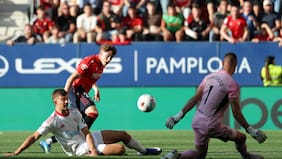 “El descenso acecha de verdad”: en España liquidan al Sevilla de Alexis y Suazo tras la nueva derrota contra Osasuna