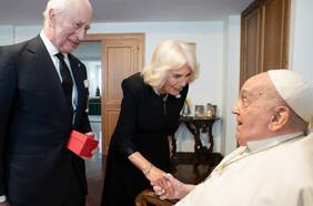 El Papa Francisco recibió en una audiencia privada al rey Carlos III y la reina Camila