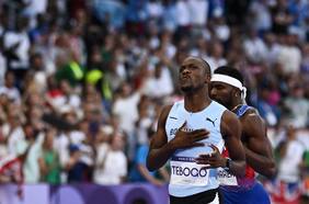 El particular festejo de Botsuana tras conseguir el primer oro olímpico de su historia