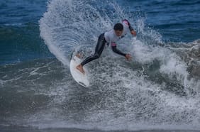 Surfista iquiqueña de 14 años y figura de Rapa Nui se quedaron con el triunfo en la Marina de Reñaca
