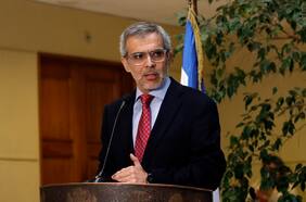 Cordero dice que “era conveniente” que senador Ossandón “hubiese transparentado” cargo de su hijo en el Conservador de Bienes Raíces