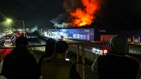 Controlan incendio en frigorífico de Buin: se pidió evacuar casi 100 casas y hay pérdida total del recinto