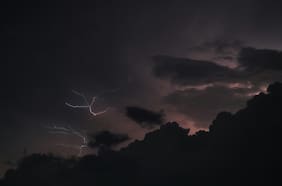 DMC emite aviso por “posibles tormentas eléctricas” para seis regiones de la zona centro-sur del país