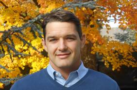 Hito académico: Christopher Neilson es el segundo economista chileno tras Ricardo Caballero en lograr mayor estatus en universidad Top 5 de EE.UU.