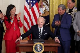 Biden busca moldear su legado a menos de una semana de entregar el cargo