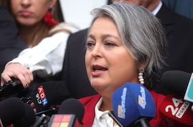 Jeannette Jara hace llamado “a la responsabilidad” tras tensa semana en su campaña y pide “ser un aporte más que estar dividiendo”