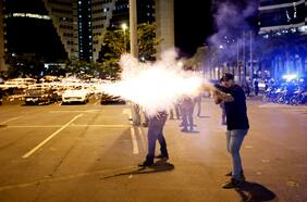 Simpatizantes de Bolsonaro atacan cuartel de policía en Brasilia y crece preocupación por seguridad para asunción de Lula