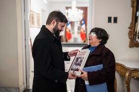 Boric valora avance de Plan de Búsqueda y entrega de carpetas a familiares de DD.DD.: “Un país se construye desde los símbolos”