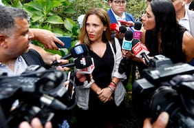 Magdalena Piñera al llegar con Evelyn Matthei al debate de Archi: “El adversario político final es la candidata del PC”