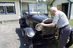 Premio a la fidelidad: Este hombre de 87 años ha conducido el mismo Ford T por siete décadas