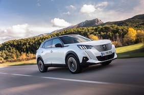 Doble arañazo: debutan en Chile el Peugeot 2008 eléctrico y el 3008 híbrido enchufable