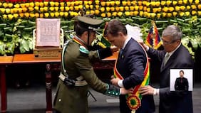Rodrigo Paz posesiona a su primer gabinete en Bolivia y le pide “trabajar 24/7″